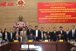 MOU signing ceremony of 200-million USD electronic component manufacturing at Hoang Mai I IP